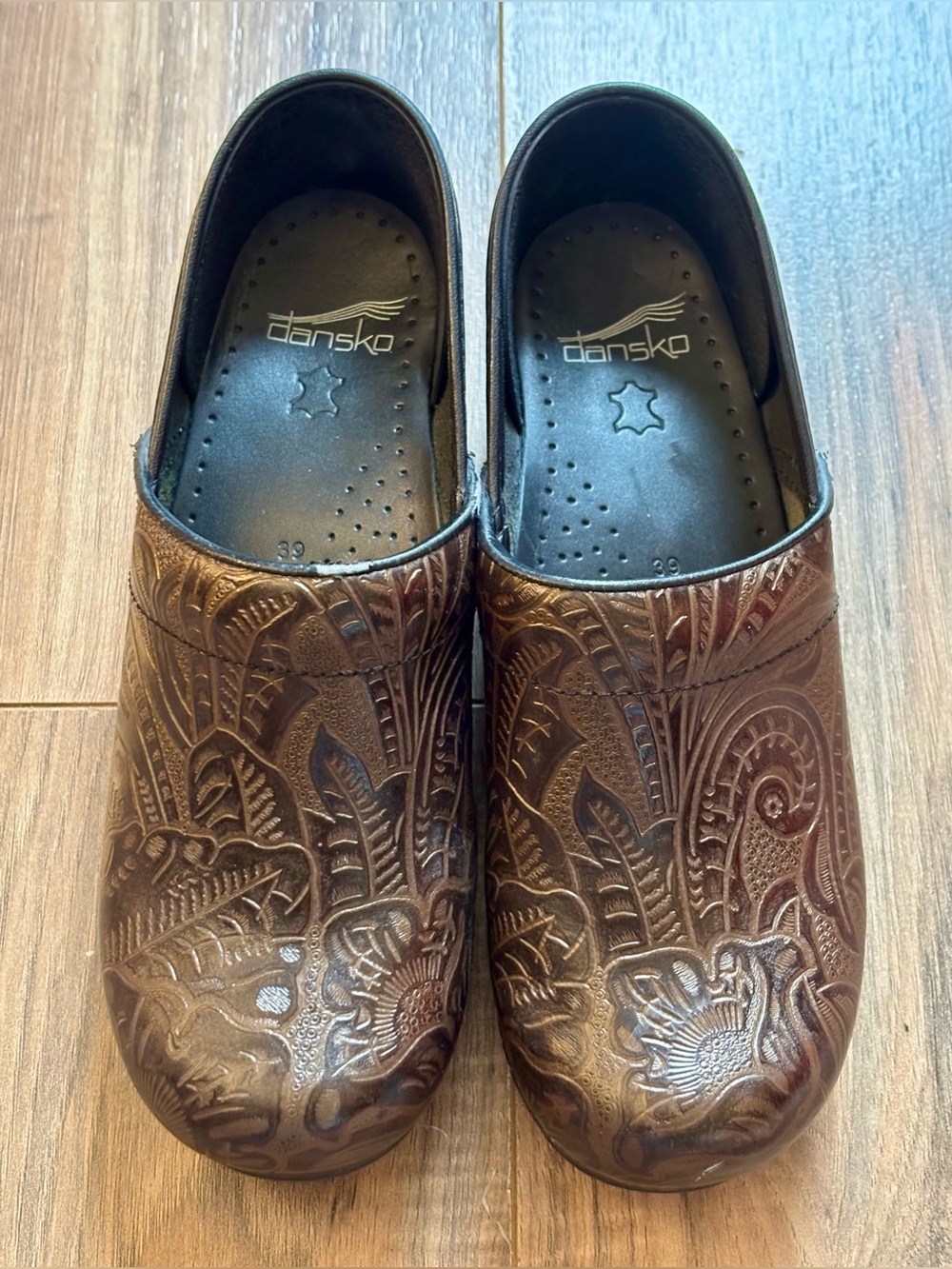 Dansko Brown Embossed Tooled Leather Clogs Size 39 US 8.5 Ornate Floral Boho